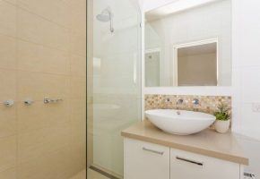 mgs-constructions-pty-ltd-white-bathroom-builders